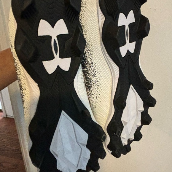 Cleats - Picture 4 of 4